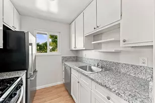 4716 Greenholme Dr, Sacramento, CA 95842 - Photo 5