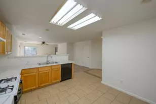 1010 Sparrow Hawk Ln, Patterson, CA 95363 - Photo 7