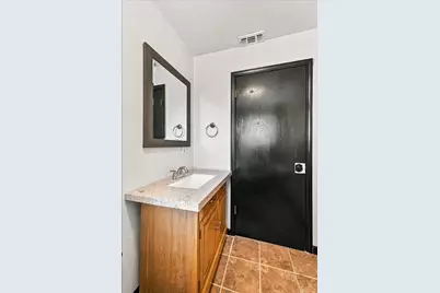 648 Las Palmas Avenue, Sacramento, CA 95815 - Photo 51