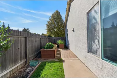 9269 Lakemont Drive, Elk Grove, CA 95624 - Photo 33