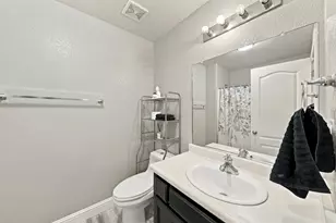 1357 Chamberlain Ave, Los Banos, CA 93635 - Photo 15
