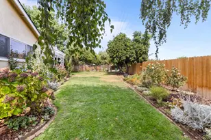 8421 Hollins Ct, Sacramento, CA 95826 - Photo 31