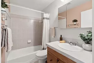 8421 Hollins Ct, Sacramento, CA 95826 - Photo 21