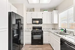 9389 Laguna Pointe Way, Elk Grove, CA 95758 - Photo 9