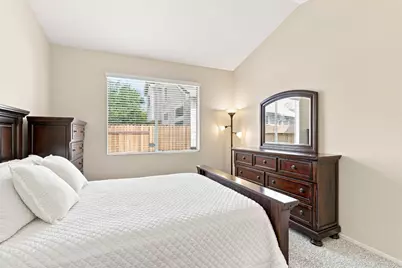 9389 Laguna Pointe Way, Elk Grove, CA 95758 - Photo 15