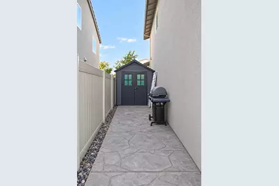 7660 Walpole Way, Elk Grove, CA 95758 - Photo 33