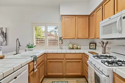 846 Elk Hills Drive, Galt, CA 95632 - Photo 17