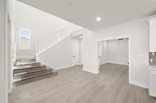8157 Seahorse Wy, Elk Grove, CA 95757 - Photo 9