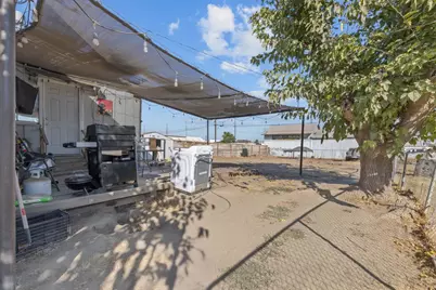 130 E 4th Street, Hanford, CA 93230 - Photo 23