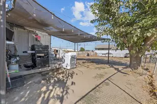 130 E 4th St, Hanford, CA 93230 - Photo 23
