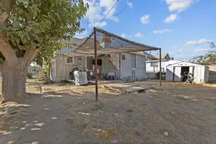 130 E 4th St, Hanford, CA 93230 - Photo 25