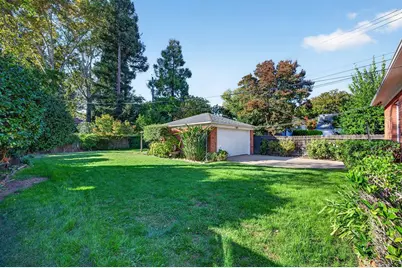 2776 17th Street, Sacramento, CA 95818 - Photo 33