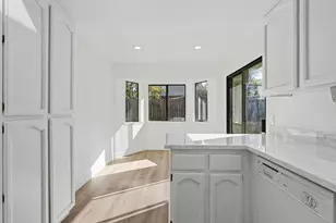 466 De Mar Dr, Sacramento, CA 95831 - Photo 17