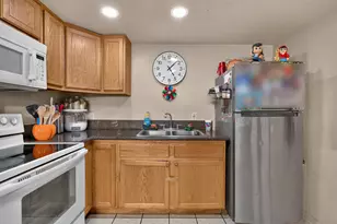 7616 Birdie Ct, Sacramento, CA 95828 - Photo 11