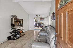 7616 Birdie Ct, Sacramento, CA 95828 - Photo 5