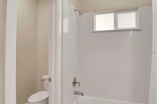 3701 Crocker Dr, Sacramento, CA 95818 - Photo 43