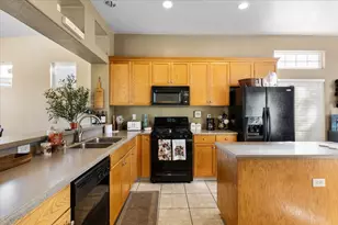 619 Perlegos Way, Lodi, CA 95240 - Photo 9