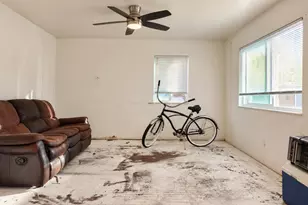 7391 Hayward Dr, Sacramento, CA 95828 - Photo 7