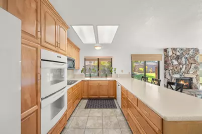 8956 Lansdowne Court, Elk Grove, CA 95624 - Photo 19