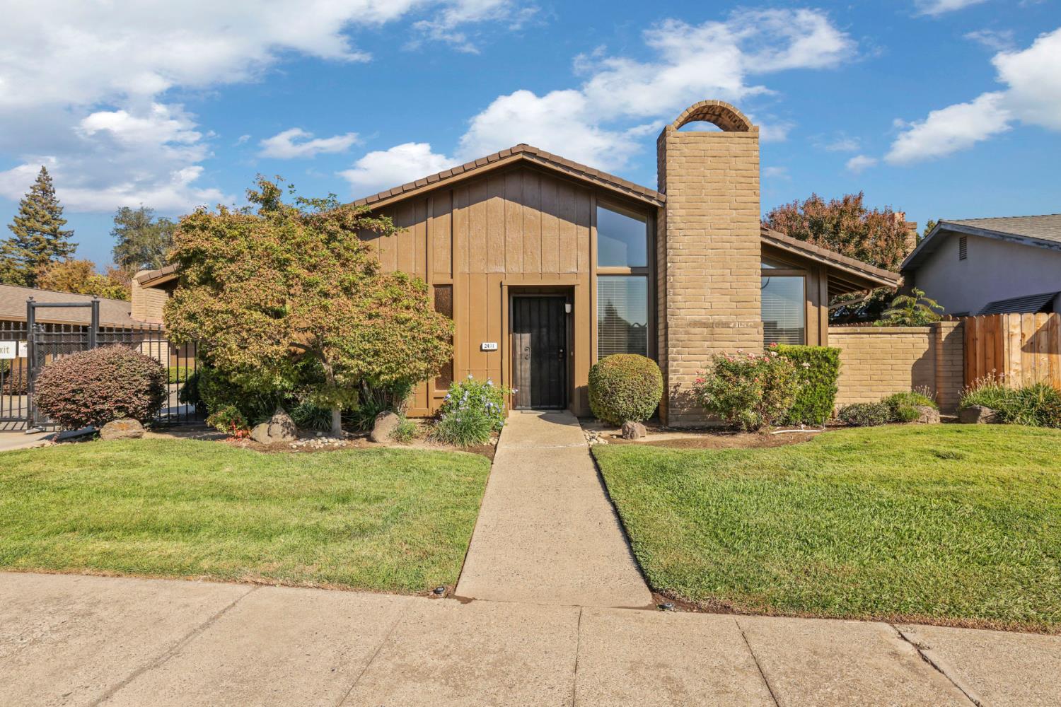 Lodi Sign 2401 W Elm St, Lodi, CA 95242 - MLS 226128579 - Coldwell Banker