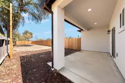1025 Las Palmas Avenue, Sacramento, CA 95815 - Photo 29