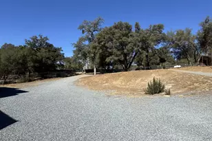 40796 Hwy 49, Oakhurst, CA 93644 - Photo 29