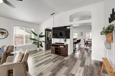 9040 Pembridge Drive, Elk Grove, CA 95624 - Photo 11