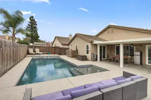 9040 Pembridge Dr, Elk Grove, CA 95624 - Photo 3