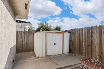527 Hampton, Lodi, CA 95242 - Photo 37