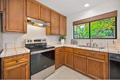 30 Hidden Lake Circle, Sacramento, CA 95831 - Photo 17