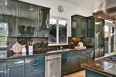 7010 Pinehaven Road, Oakland, CA 94611 - Photo 21