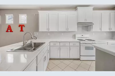 4626 W Javier Way, Fresno, CA 93722 - Photo 7