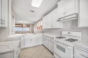 4626 W Javier Way, Fresno, CA 93722 - Photo 9