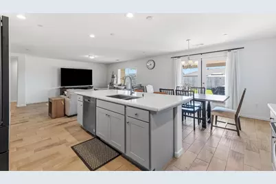 2131 W Ambassador Way, Hanford, CA 93230 - Photo 11