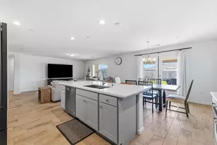 2131 W Ambassador Wy, Hanford, CA 93230 - Photo 11