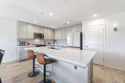 2131 W Ambassador Way, Hanford, CA 93230 - Photo 9