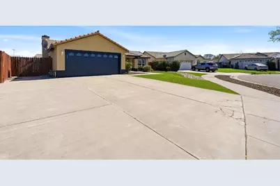 702 Montecito Court, Lemoore, CA 93245 - Photo 3