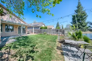 2381 E Christopher Dr, Fresno, CA 93720 - Photo 39
