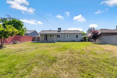 4033 E Brentwood Avenue, Fresno, CA 93703 - Photo 23