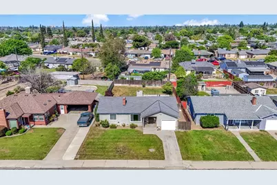 4033 E Brentwood Avenue, Fresno, CA 93703 - Photo 25