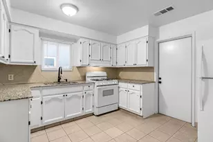 4033 E Brentwood Ave, Fresno, CA 93703 - Photo 9