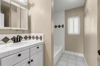 4033 E Brentwood Avenue, Fresno, CA 93703 - Photo 15