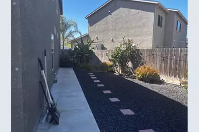 1614 N Barcus Avenue, Fresno, CA 93722 - Photo 39