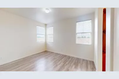 2555 S Lind Avenue, Fresno, CA 93725 - Photo 21