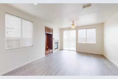 2555 S Lind Avenue, Fresno, CA 93725 - Photo 7