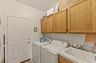 8613 N Whitney Ave, Fresno, CA 93720 - Photo 13