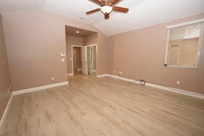 5919 W Chennault Avenue, Fresno, CA 93722 - Photo 31