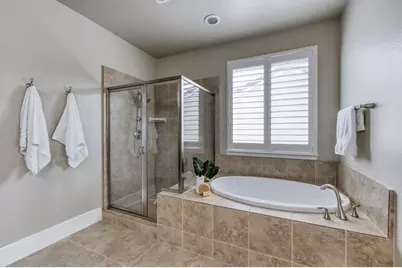 1813 N Paddington Lane, Clovis, CA 93619 - Photo 23