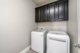 1813 N Paddington Ln, Clovis, CA 93619 - Photo 29
