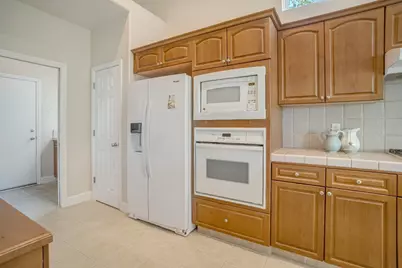 6126 W Los Altos Avenue, Fresno, CA 93722 - Photo 9